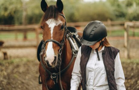 cavallo-e-ragazza-adolescente