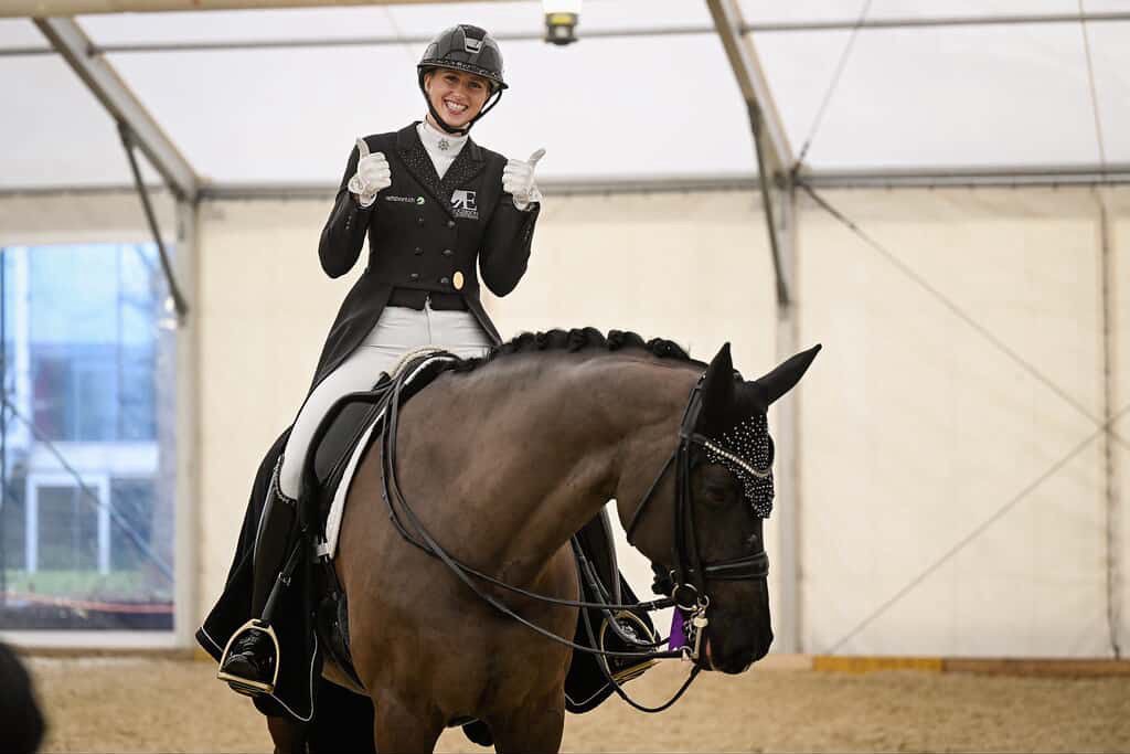 7ee5760f c342 4491 b12d 53a5e958107b