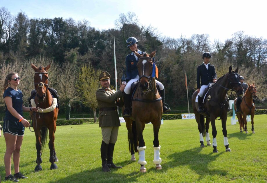 Sofia Sjöborg porta in vetta Svezia nella seconda tappa del Prosecco Tour 2 Cerimonia di premiazione del CCI4L