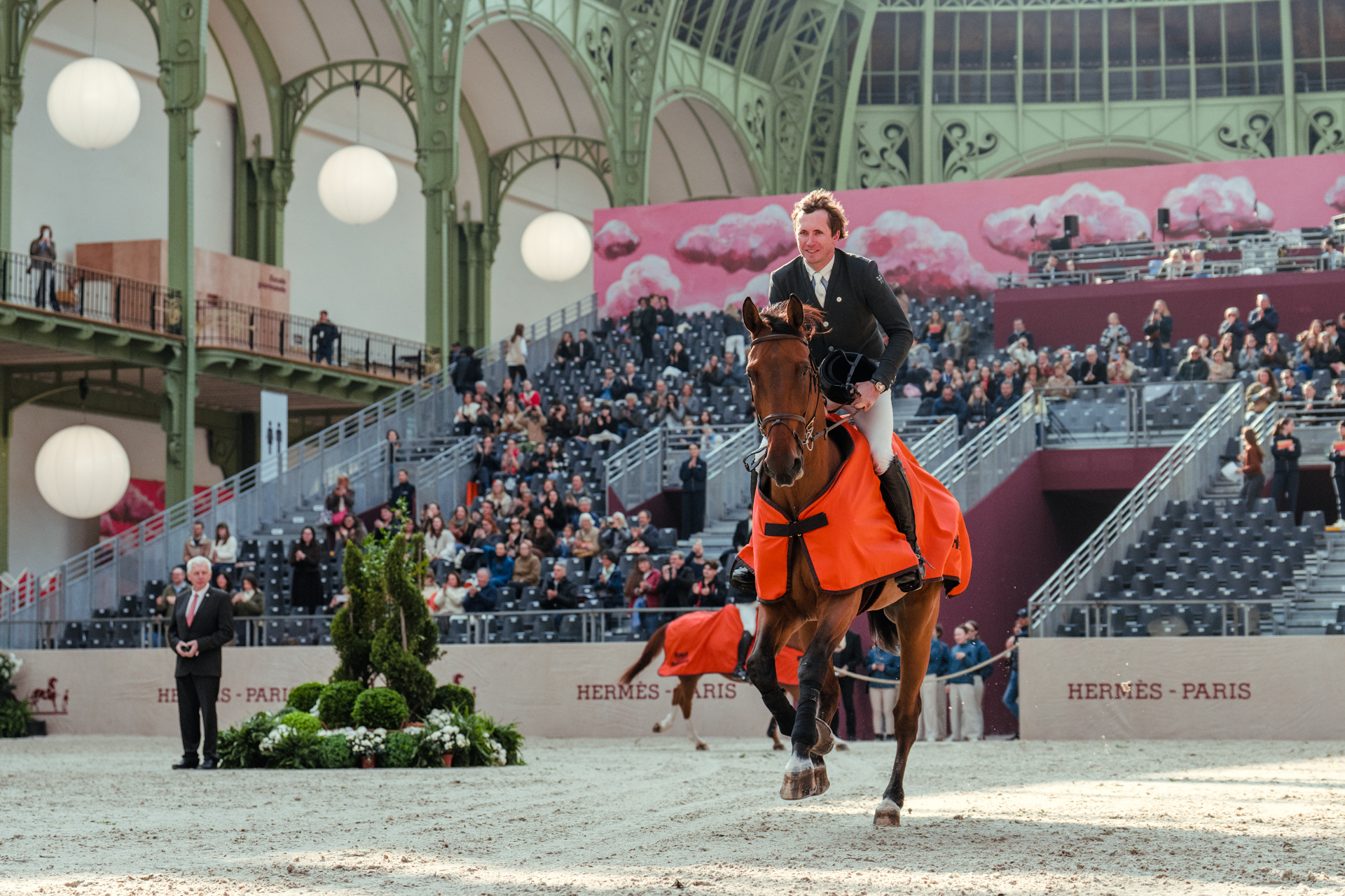 Saut Hermès 2026: Scott Brash firma il Grand Prix, Gaudiano terzo nel Prix de La Ville de Paris 5 Epreuve nA8 Prix de la Ville de Paris CSI 5 Tour d honneur Dimanche 22 mars Credit Christophe Taniere1