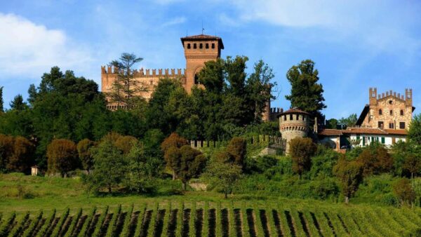 Un viaggio nel cuore del Piemonte tra paesaggi UNESCO e tradizioni, con un trekking speciale dal 1 al 3 maggio.