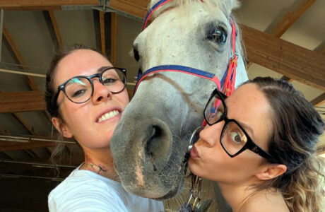 Francesca Marinò e la sua migliore amica Zelpa di Gallura.