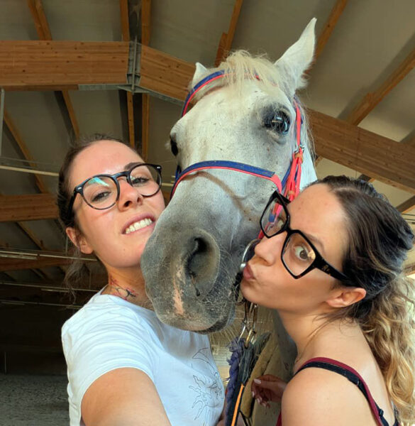 Francesca Marinò e la sua migliore amica Zelpa di Gallura.