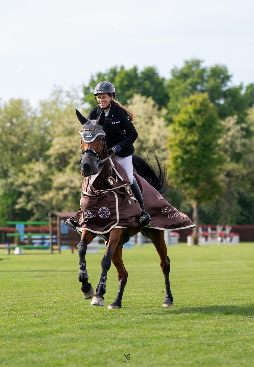 8b4d5af9 ae2a 402b a333 5c21f21771cd