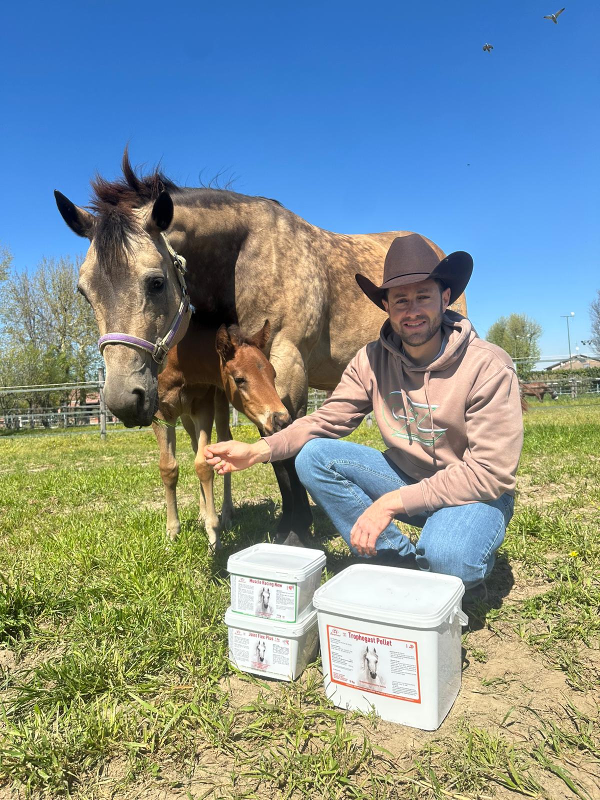 Giovanni Zucchi e il reining a 360 gradi: allevamento, training e performance 3 Giovanni Zucchi puledro e fattrice e prodotti Equiplanet 5