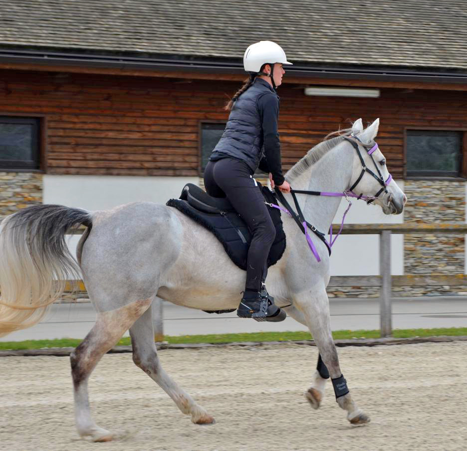 Nora Minto in sella ad Hinda