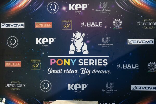 Equitazione debutto record per le "Pony Series 2026" a Terracina.