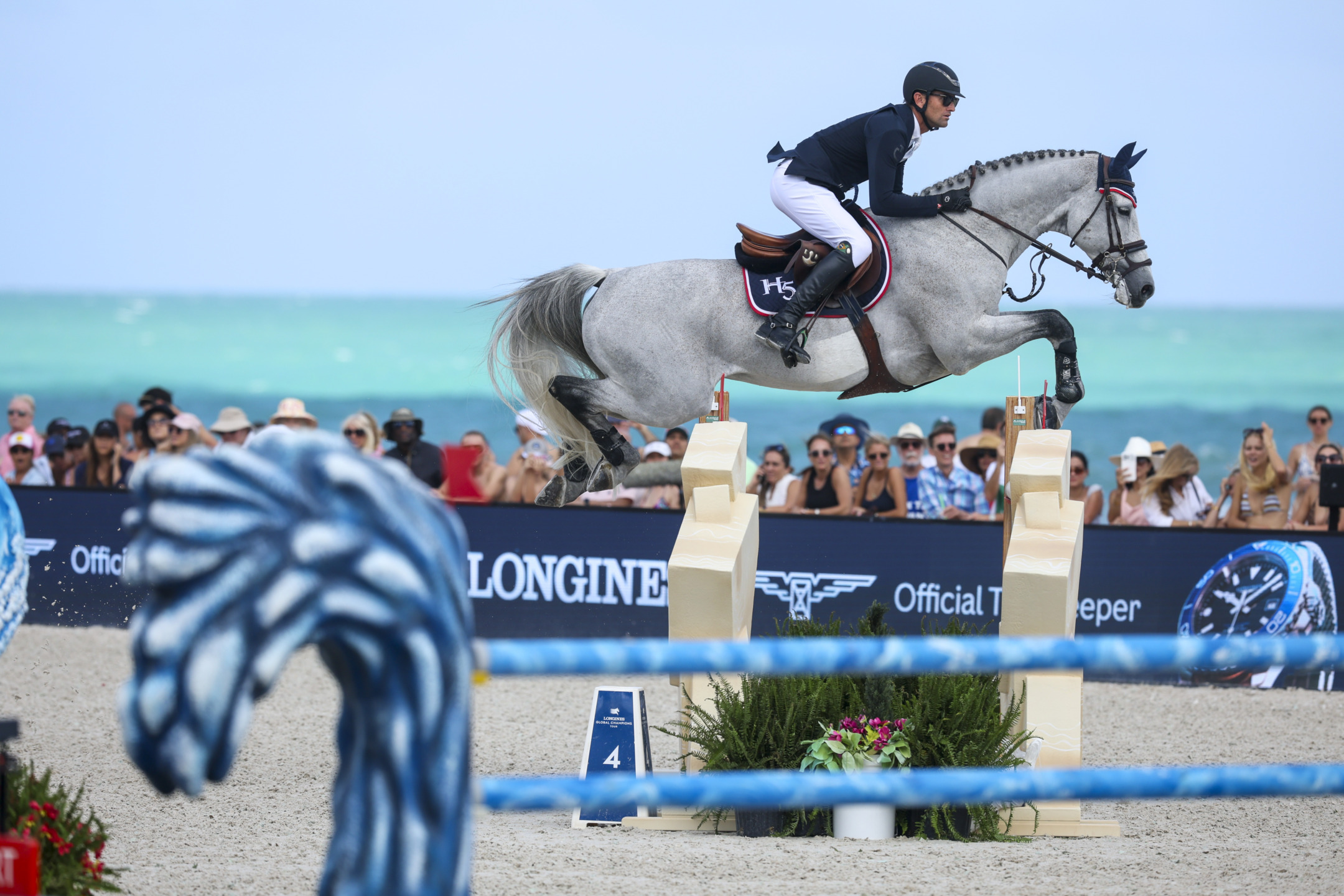 Il LGCT di Miami si accende: Sophie Hinners conquista il Day 2 2 Pereira De Menezes Eduardo CSI5 H5 Messentus PS 145 Miami Beach 20260404 R3LB0820