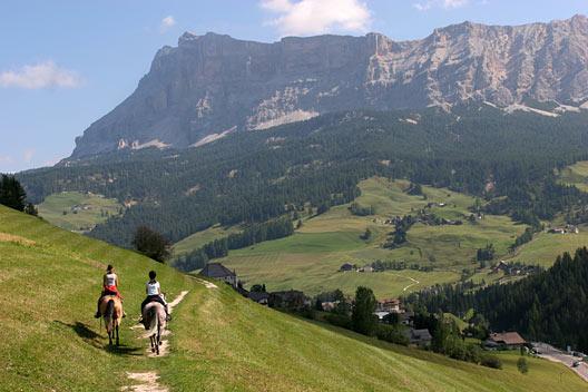 Cavalli in Alta Badia, tra natura, tradizione e libertà. 2 badia 2