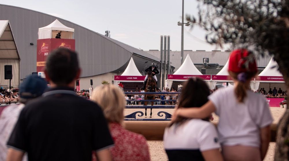 J-7 prima del Jumping International di Bourg -en- Bresse Ain.