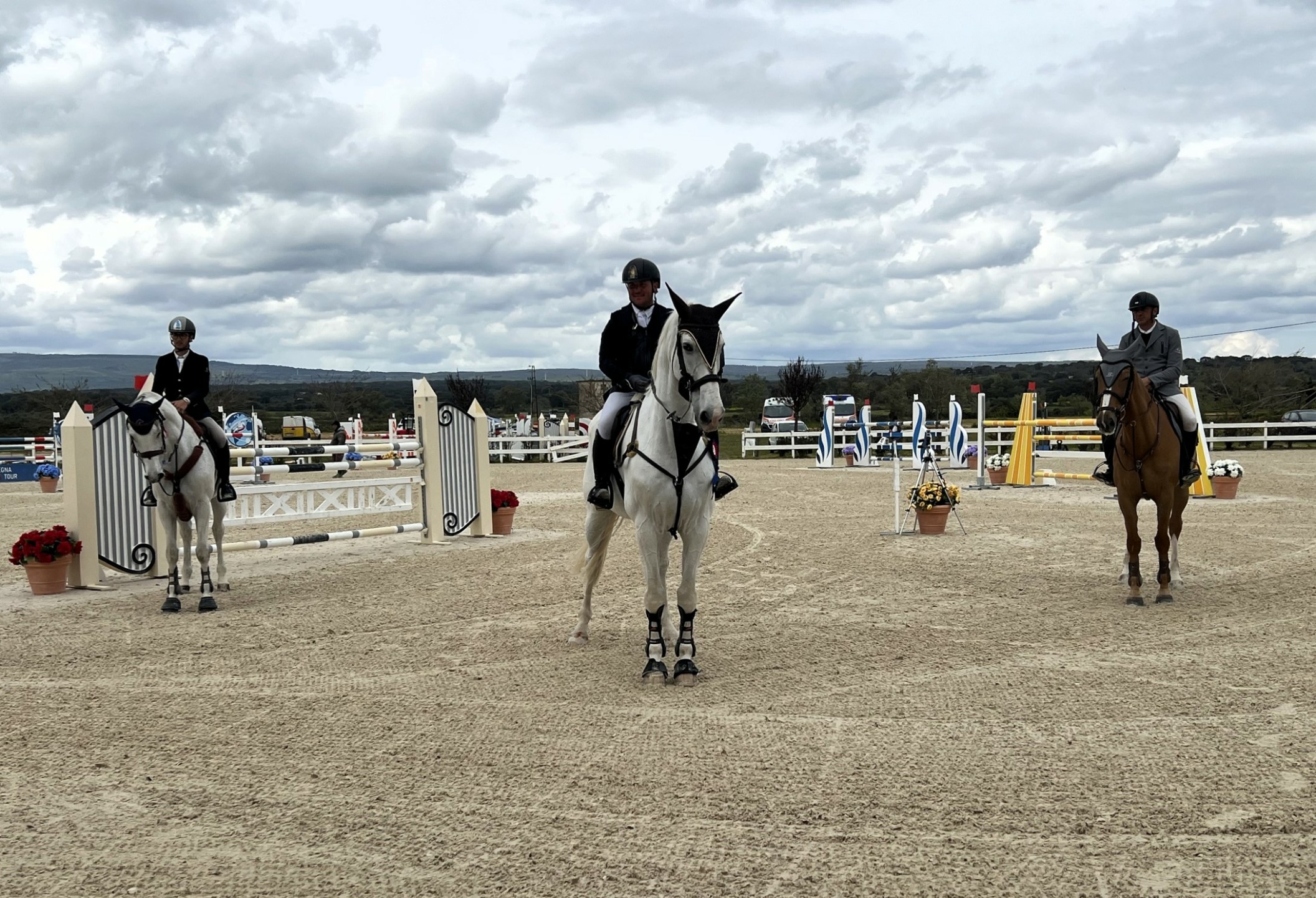 Salto ostacoli. a Tanca Regia 280 iscritti per la 2^ tappa del Trofeo Asvi Nella 1^ tappa in evidenza Piero Pala su Zweitschrift e Antonio Meloni su Vadir.