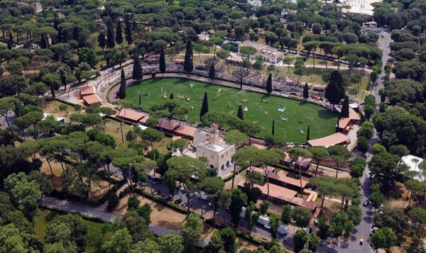 Da Villa Borghese al mondo, dal mondo a Villa Borghese, così Piazza di Siena è diventato evento globale.