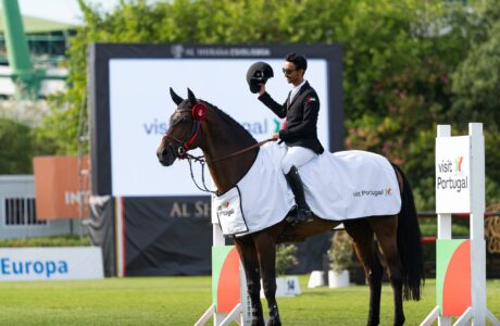 Omar Abdul Aziz Al Marzooqi vince il Gran Premio Visit Portugal all’Al Shira’aa CSIO3* di Lisbona.