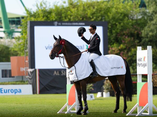 Omar Abdul Aziz Al Marzooqi vince il Gran Premio Visit Portugal all’Al Shira’aa CSIO3* di Lisbona.