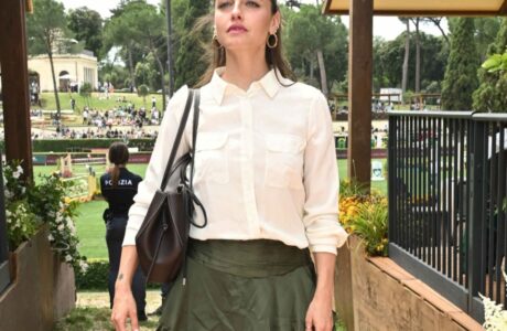 Matilde Gioli: “Di Piazza di Siena mi colpisce l’eleganza. Nel binomio cavallo-cavaliere tante cose mi ricordano il cinema”