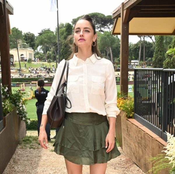 Matilde Gioli: “Di Piazza di Siena mi colpisce l’eleganza. Nel binomio cavallo-cavaliere tante cose mi ricordano il cinema”