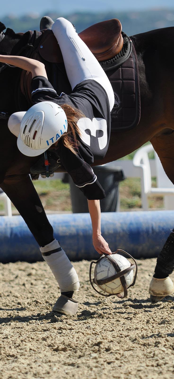 Europei di Horseball 2026: ecco le squadre azzurre per Lamotte-Beuvron 4 Atleti italiani in azione durante partita di horseball 9