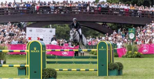 Il Jumping International de Dinard, teatro delle più grandi sfide dell’equitazione mondiale.